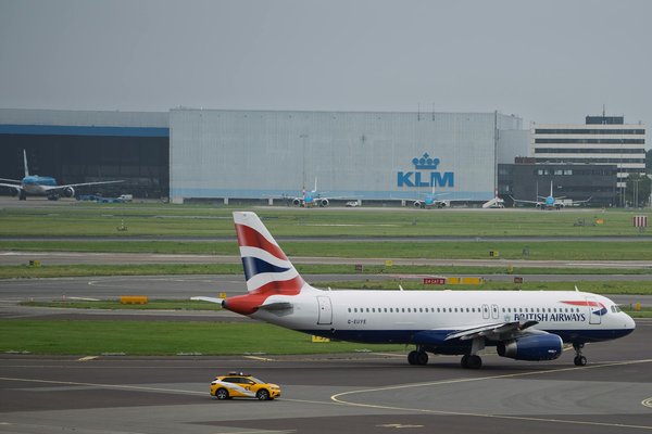 Wie kann man als De-Tourist respektvoll mit indigenen Gemeinschaften interagieren?